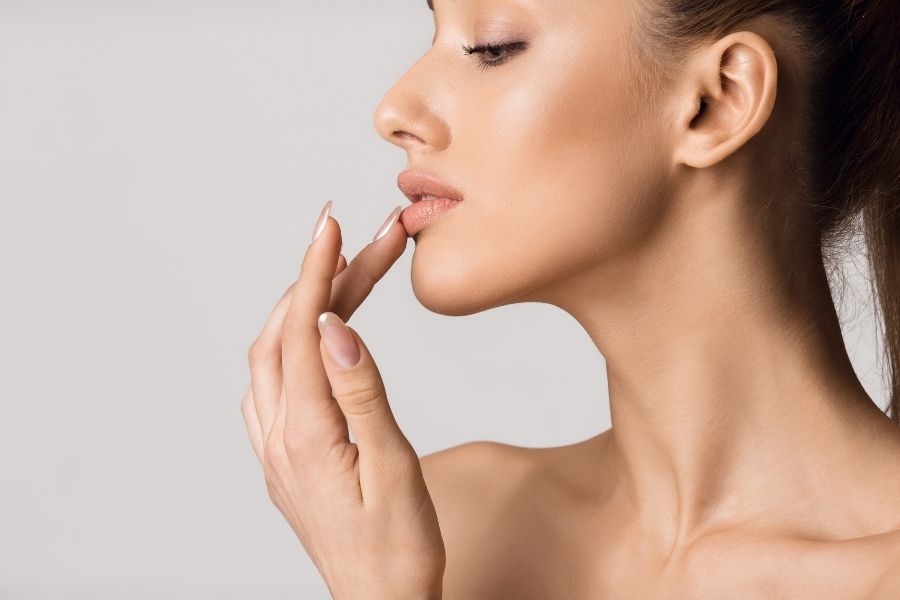 Woman with naturally plump lips showcasing results of non-invasive lip filler alternatives